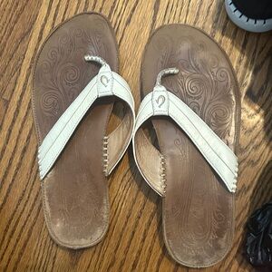 OluKai White Leather Thong Sandals with Brown Footbed
